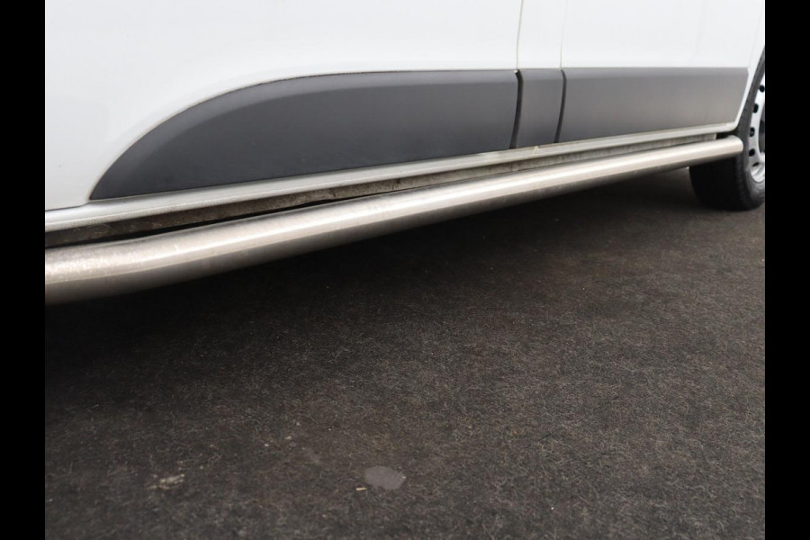 Renault Trafic 2.0 dCi T29 L1H1 Comfort | Trekhaak | Airco | Bluetooth | Parkeerhulp | Camera | Full LED | Cruise control | 3 Persoons