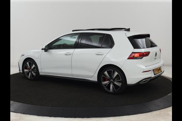 Volkswagen Golf 1.4 eHybrid GTE | Panoramadak | Stoelverwarming | Adaptive cruise | Carplay | Sfeerverlichting | Keyless | 18'' | Navigatie | Sportstoelen | Parkeerhulp | PHEV | Plug In