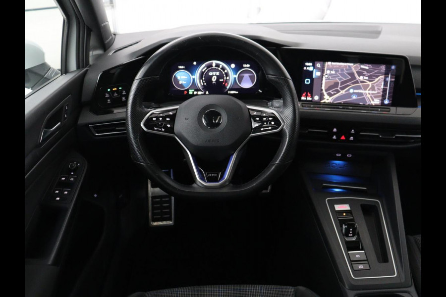 Volkswagen Golf 1.4 eHybrid GTE | Panoramadak | Stoelverwarming | Adaptive cruise | Carplay | Sfeerverlichting | Keyless | 18'' | Navigatie | Sportstoelen | Parkeerhulp | PHEV | Plug In