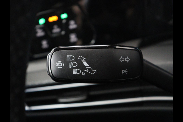 Volkswagen Golf 1.4 eHybrid GTE | Panoramadak | Stoelverwarming | Adaptive cruise | Carplay | Sfeerverlichting | Keyless | 18'' | Navigatie | Sportstoelen | Parkeerhulp | PHEV | Plug In