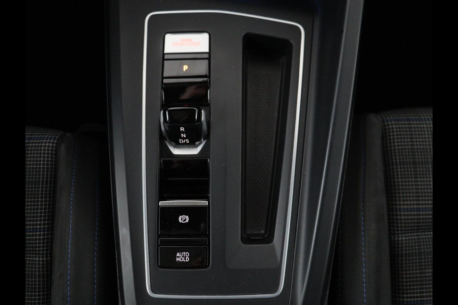 Volkswagen Golf 1.4 eHybrid GTE | Panoramadak | Stoelverwarming | Adaptive cruise | Carplay | Sfeerverlichting | Keyless | 18'' | Navigatie | Sportstoelen | Parkeerhulp | PHEV | Plug In