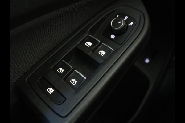 Volkswagen Golf 1.4 eHybrid GTE | Panoramadak | Stoelverwarming | Adaptive cruise | Carplay | Sfeerverlichting | Keyless | 18'' | Navigatie | Sportstoelen | Parkeerhulp | PHEV | Plug In