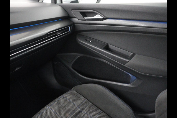 Volkswagen Golf 1.4 eHybrid GTE | Panoramadak | Stoelverwarming | Adaptive cruise | Carplay | Sfeerverlichting | Keyless | 18'' | Navigatie | Sportstoelen | Parkeerhulp | PHEV | Plug In