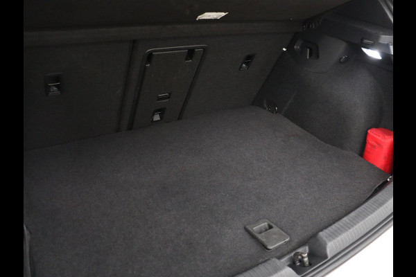 Volkswagen Golf 1.4 eHybrid GTE | Panoramadak | Stoelverwarming | Adaptive cruise | Carplay | Sfeerverlichting | Keyless | 18'' | Navigatie | Sportstoelen | Parkeerhulp | PHEV | Plug In