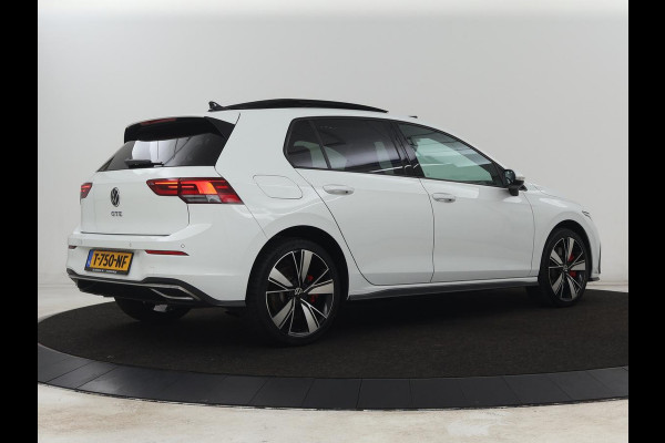 Volkswagen Golf 1.4 eHybrid GTE | Panoramadak | Stoelverwarming | Adaptive cruise | Carplay | Sfeerverlichting | Keyless | 18'' | Navigatie | Sportstoelen | Parkeerhulp | PHEV | Plug In
