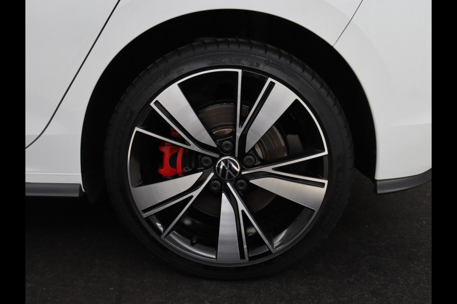 Volkswagen Golf 1.4 eHybrid GTE | Panoramadak | Stoelverwarming | Adaptive cruise | Carplay | Sfeerverlichting | Keyless | 18'' | Navigatie | Sportstoelen | Parkeerhulp | PHEV | Plug In