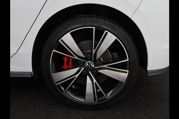 Volkswagen Golf 1.4 eHybrid GTE | Panoramadak | Stoelverwarming | Adaptive cruise | Carplay | Sfeerverlichting | Keyless | 18'' | Navigatie | Sportstoelen | Parkeerhulp | PHEV | Plug In