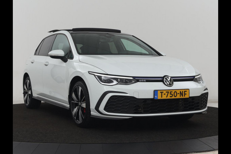 Volkswagen Golf 1.4 eHybrid GTE | Panoramadak | Stoelverwarming | Adaptive cruise | Carplay | Sfeerverlichting | Keyless | 18'' | Navigatie | Sportstoelen | Parkeerhulp | PHEV | Plug In