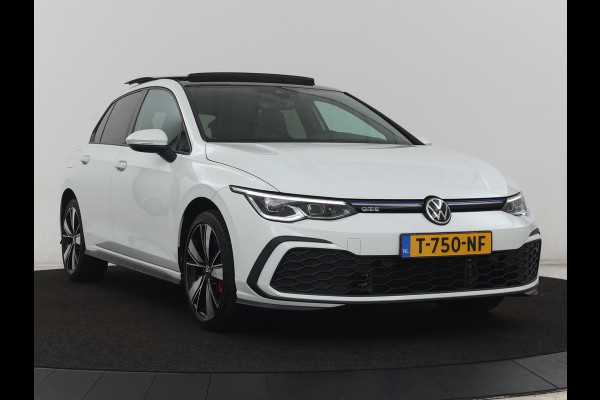 Volkswagen Golf 1.4 eHybrid GTE | Panoramadak | Stoelverwarming | Adaptive cruise | Carplay | Sfeerverlichting | Keyless | 18'' | Navigatie | Sportstoelen | Parkeerhulp | PHEV | Plug In