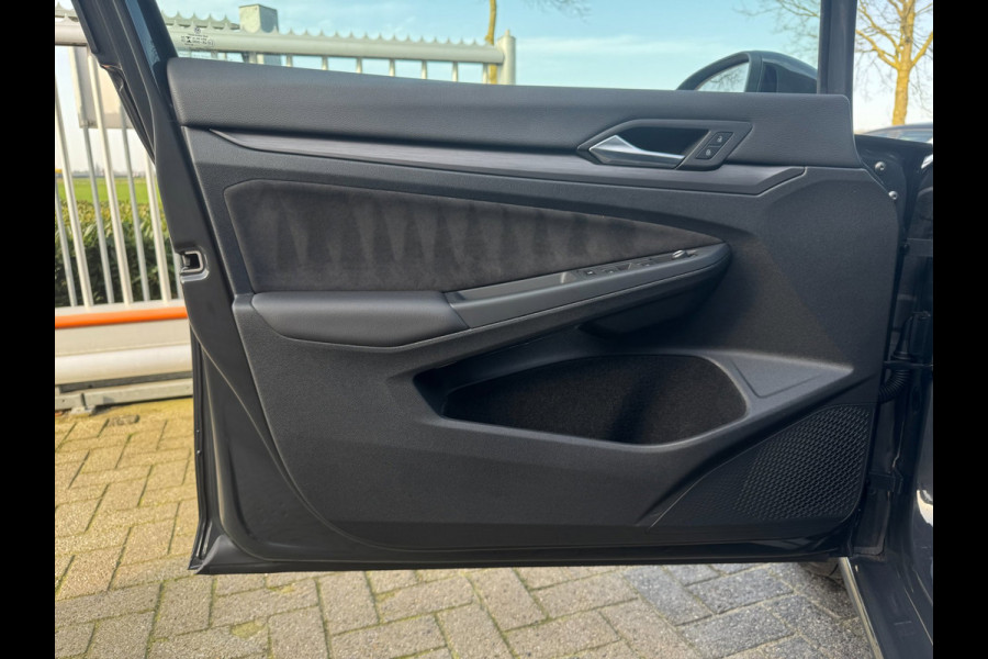 Volkswagen Golf Variant 1.5 TSI Style ERGOACTIVE / IQ LIGHT / KEYLESS START & GO / ALCANTARA / CARPLAY / NAVI / MASSAGE / ACC