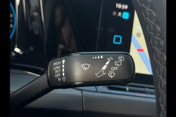 Volkswagen Golf Variant 1.5 TSI Style ERGOACTIVE / IQ LIGHT / KEYLESS START & GO / ALCANTARA / CARPLAY / NAVI / MASSAGE / ACC