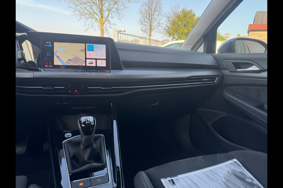 Volkswagen Golf Variant 1.5 TSI Style ERGOACTIVE / IQ LIGHT / KEYLESS START & GO / ALCANTARA / CARPLAY / NAVI / MASSAGE / ACC