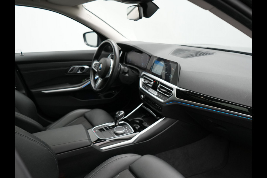 BMW 3 Serie Touring 330e Sportline Plug In Hybrid 293pk Dealer O.H. PHEV | Trekhaak Af Fabriek | Panodak | Head Up | Adaptive Cruise | 360 Camera | Laser LED | Harman / Kardon | Lederen Sportstoelen Verwarmd | Stuur Verwarmd | Sfeerverlichting | Keyless |