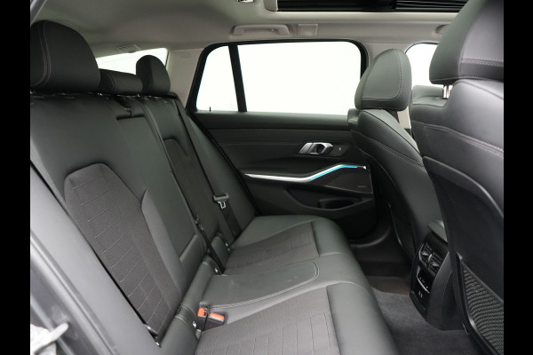 BMW 3 Serie Touring 330e Sportline Plug In Hybrid 293pk Dealer O.H. PHEV | Trekhaak Af Fabriek | Panodak | Head Up | Adaptive Cruise | 360 Camera | Laser LED | Harman / Kardon | Lederen Sportstoelen Verwarmd | Stuur Verwarmd | Sfeerverlichting | Keyless |
