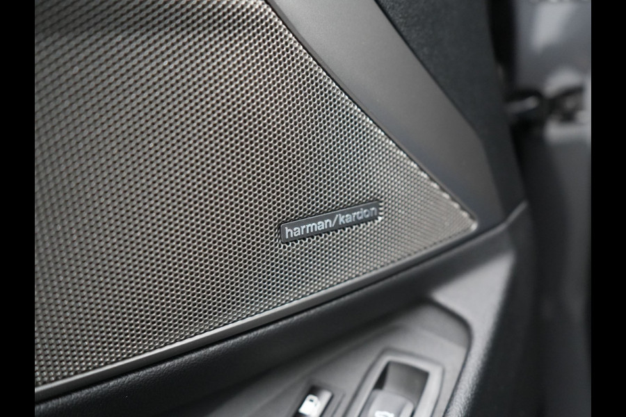 BMW 3 Serie Touring 330e Sportline Plug In Hybrid 293pk Dealer O.H. PHEV | Trekhaak Af Fabriek | Panodak | Head Up | Adaptive Cruise | 360 Camera | Laser LED | Harman / Kardon | Lederen Sportstoelen Verwarmd | Stuur Verwarmd | Sfeerverlichting | Keyless |