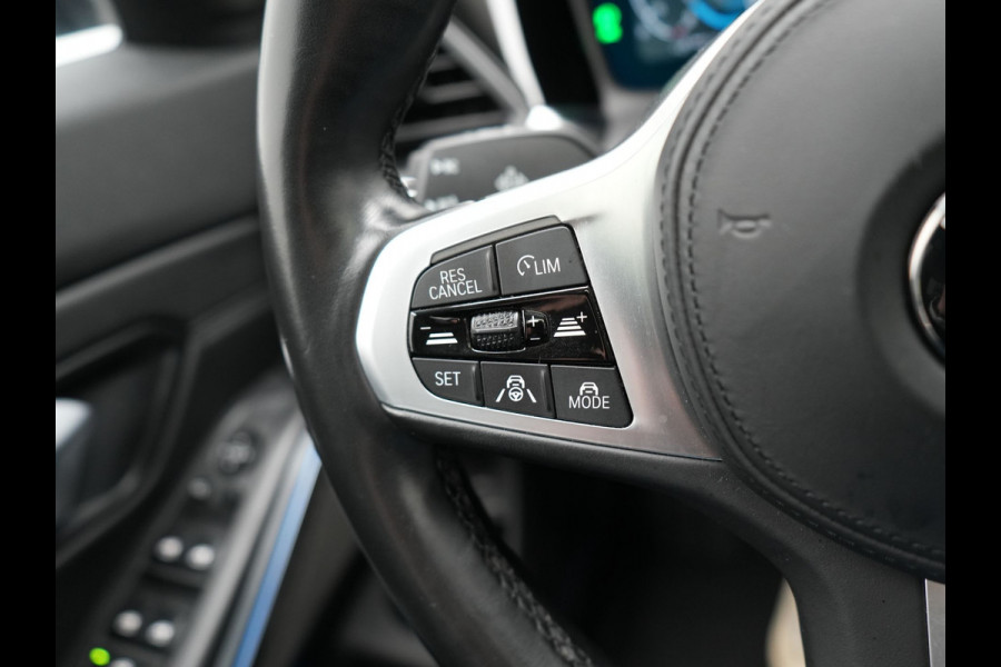 BMW 3 Serie Touring 330e Sportline Plug In Hybrid 293pk Dealer O.H. PHEV | Trekhaak Af Fabriek | Panodak | Head Up | Adaptive Cruise | 360 Camera | Laser LED | Harman / Kardon | Lederen Sportstoelen Verwarmd | Stuur Verwarmd | Sfeerverlichting | Keyless |