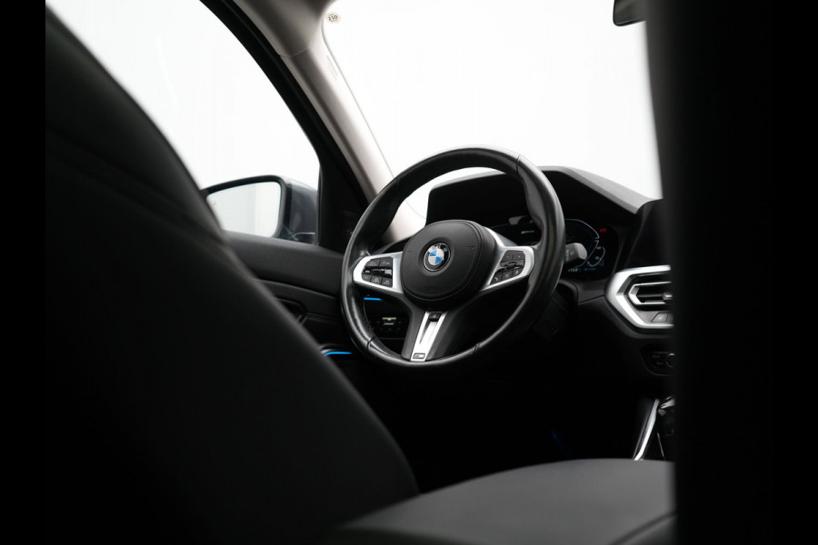 BMW 3 Serie Touring 330e Sportline Plug In Hybrid 293pk Dealer O.H. PHEV | Trekhaak Af Fabriek | Panodak | Head Up | Adaptive Cruise | 360 Camera | Laser LED | Harman / Kardon | Lederen Sportstoelen Verwarmd | Stuur Verwarmd | Sfeerverlichting | Keyless |