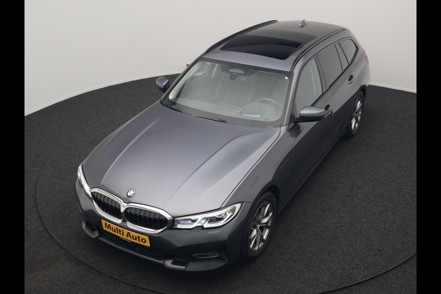 BMW 3 Serie Touring 330e Sportline Plug In Hybrid 293pk Dealer O.H. PHEV | Trekhaak Af Fabriek | Panodak | Head Up | Adaptive Cruise | 360 Camera | Laser LED | Harman / Kardon | Lederen Sportstoelen Verwarmd | Stuur Verwarmd | Sfeerverlichting | Keyless |