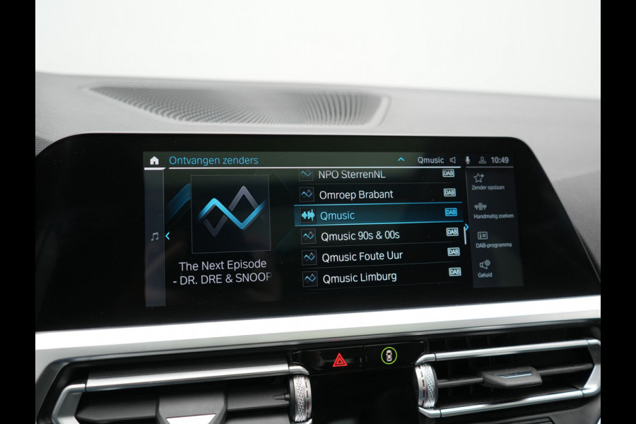 BMW 3 Serie Touring 330e Sportline Plug In Hybrid 293pk Dealer O.H. PHEV | Trekhaak Af Fabriek | Panodak | Head Up | Adaptive Cruise | 360 Camera | Laser LED | Harman / Kardon | Lederen Sportstoelen Verwarmd | Stuur Verwarmd | Sfeerverlichting | Keyless |