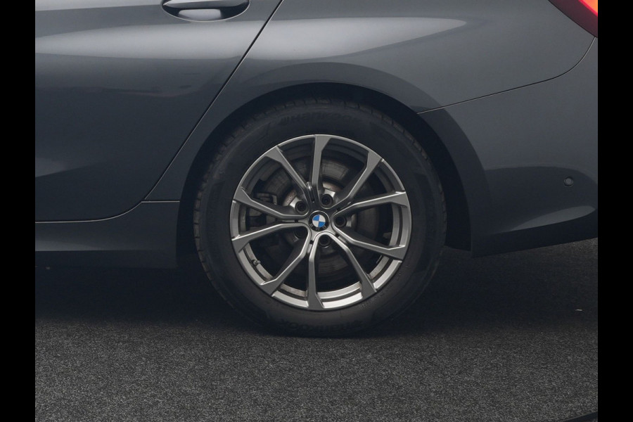 BMW 3 Serie Touring 330e Sportline Plug In Hybrid 293pk Dealer O.H. PHEV | Trekhaak Af Fabriek | Panodak | Head Up | Adaptive Cruise | 360 Camera | Laser LED | Harman / Kardon | Lederen Sportstoelen Verwarmd | Stuur Verwarmd | Sfeerverlichting | Keyless |