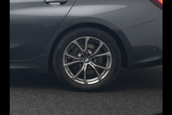 BMW 3 Serie Touring 330e Sportline Plug In Hybrid 293pk Dealer O.H. PHEV | Trekhaak Af Fabriek | Panodak | Head Up | Adaptive Cruise | 360 Camera | Laser LED | Harman / Kardon | Lederen Sportstoelen Verwarmd | Stuur Verwarmd | Sfeerverlichting | Keyless |