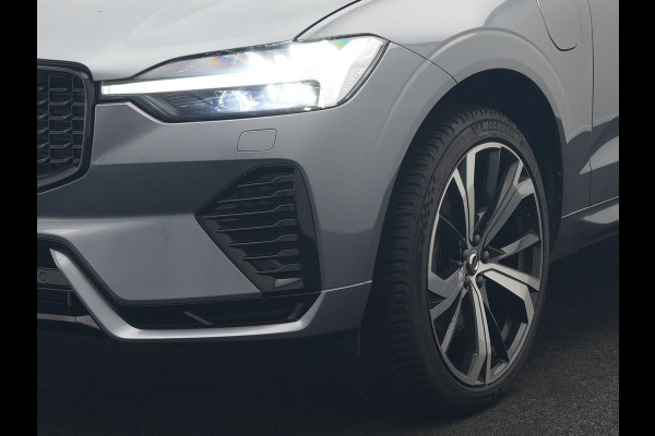 Volvo XC60 T6 AWD R-Design Plug In Hybrid 350pk Dealer O.H. PHEV | Panodak | Adaptive Cruise | Camera | Lederen Sportstoelen Memory & Verwarmd | Harman / Kardon | Stuur Verwarmd | 21"L.M | Apple Carplay | Keyless | Blis | Navigatie | DAB |