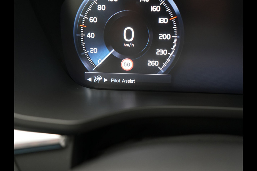 Volvo XC60 T6 AWD R-Design Plug In Hybrid 350pk Dealer O.H. PHEV | Panodak | Adaptive Cruise | Camera | Lederen Sportstoelen Memory & Verwarmd | Harman / Kardon | Stuur Verwarmd | 21"L.M | Apple Carplay | Keyless | Blis | Navigatie | DAB |