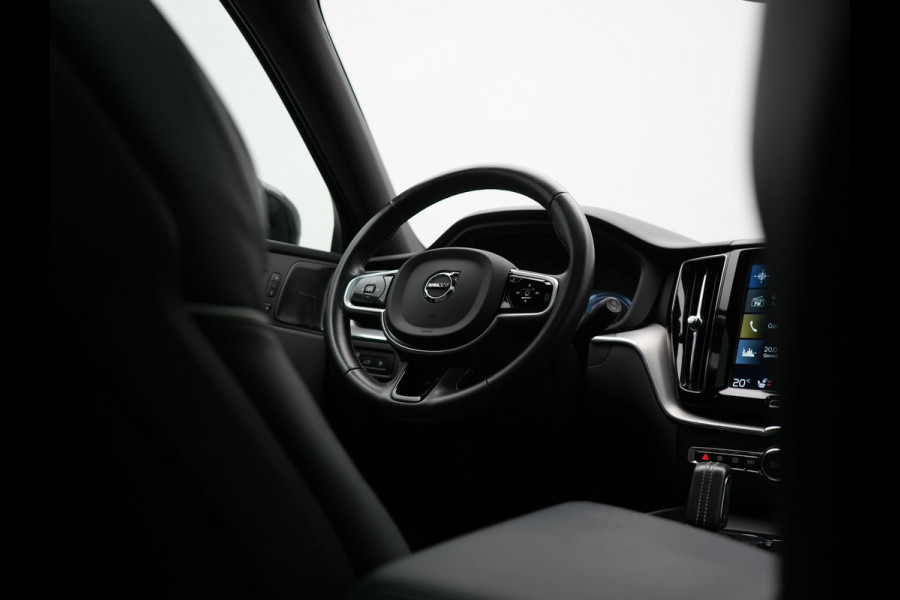 Volvo XC60 T6 AWD R-Design Plug In Hybrid 350pk Dealer O.H. PHEV | Panodak | Adaptive Cruise | Camera | Lederen Sportstoelen Memory & Verwarmd | Harman / Kardon | Stuur Verwarmd | 21"L.M | Apple Carplay | Keyless | Blis | Navigatie | DAB |