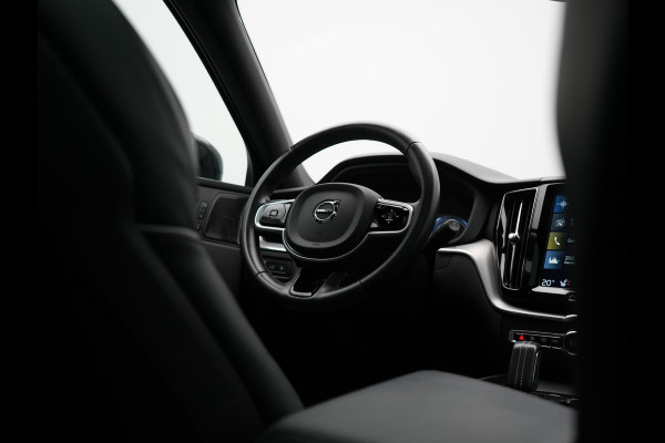 Volvo XC60 T6 AWD R-Design Plug In Hybrid 350pk Dealer O.H. PHEV | Panodak | Adaptive Cruise | Camera | Lederen Sportstoelen Memory & Verwarmd | Harman / Kardon | Stuur Verwarmd | 21"L.M | Apple Carplay | Keyless | Blis | Navigatie | DAB |