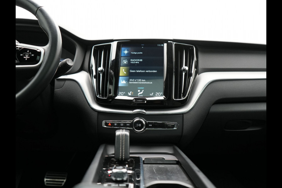 Volvo XC60 T6 AWD R-Design Plug In Hybrid 350pk Dealer O.H. PHEV | Panodak | Adaptive Cruise | Camera | Lederen Sportstoelen Memory & Verwarmd | Harman / Kardon | Stuur Verwarmd | 21"L.M | Apple Carplay | Keyless | Blis | Navigatie | DAB |