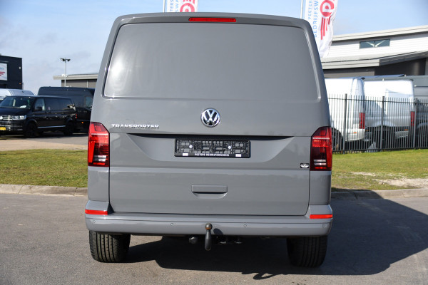 Volkswagen Transporter 2.0 TDI L2H1 32 DC Bulli Virtual, Adaptieve Cruise, Carplay, LED, Stoelverwarming, 204pk, Trekhaak, Automaat, NAVI, Voorruit verwarming, Uniek!