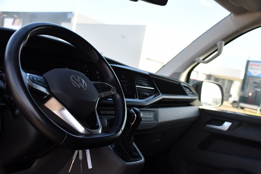 Volkswagen Transporter 2.0 TDI L2H1 32 DC Bulli Virtual, Adaptieve Cruise, Carplay, LED, Stoelverwarming, 204pk, Trekhaak, Automaat, NAVI, Voorruit verwarming, Uniek!