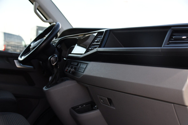 Volkswagen Transporter 2.0 TDI L2H1 32 DC Bulli Virtual, Adaptieve Cruise, Carplay, LED, Stoelverwarming, 204pk, Trekhaak, Automaat, NAVI, Voorruit verwarming, Uniek!