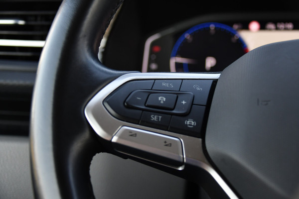 Volkswagen Transporter 2.0 TDI L2H1 32 DC Bulli Virtual, Adaptieve Cruise, Carplay, LED, Stoelverwarming, 204pk, Trekhaak, Automaat, NAVI, Voorruit verwarming, Uniek!