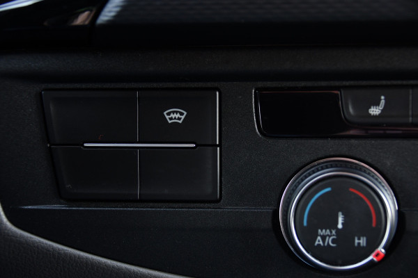 Volkswagen Transporter 2.0 TDI L2H1 32 DC Bulli Virtual, Adaptieve Cruise, Carplay, LED, Stoelverwarming, 204pk, Trekhaak, Automaat, NAVI, Voorruit verwarming, Uniek!