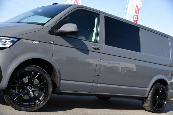 Volkswagen Transporter 2.0 TDI L2H1 32 DC Bulli Virtual, Adaptieve Cruise, Carplay, LED, Stoelverwarming, 204pk, Trekhaak, Automaat, NAVI, Voorruit verwarming, Uniek!