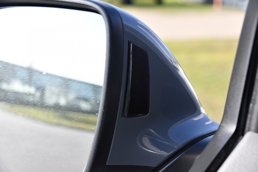 Volkswagen Transporter 2.0 TDI L2H1 32 DC Bulli Virtual, Adaptieve Cruise, Carplay, LED, Stoelverwarming, 204pk, Trekhaak, Automaat, NAVI, Voorruit verwarming, Uniek!