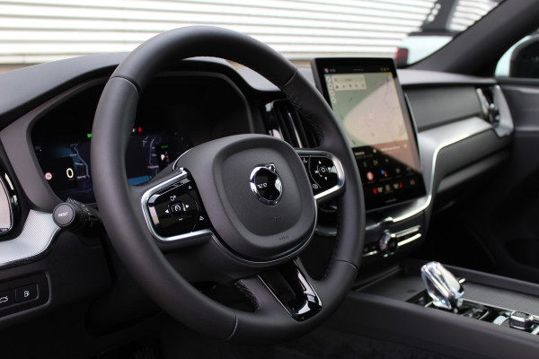 Volvo XC60 2.0 T8 Plug-in hybrid AWD Plus Black Edition | Luchtvering | Trekhaak | 360 Camera | Head-up | H&K