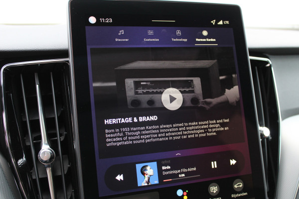 Volvo XC60 2.0 T8 Plug-in hybrid AWD Plus Black Edition | Luchtvering | Trekhaak | 360 Camera | Head-up | H&K