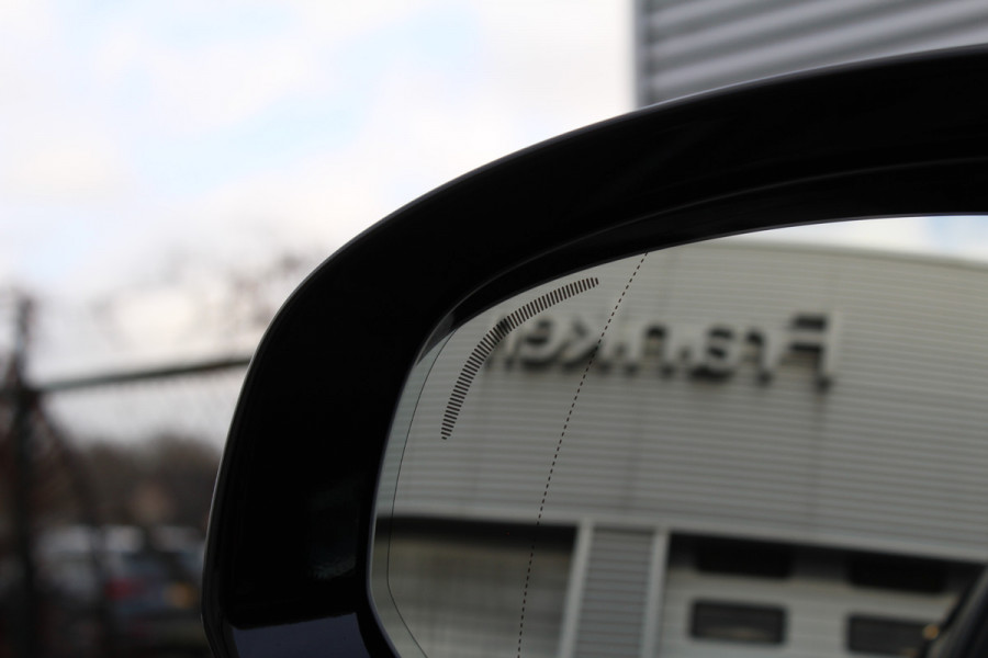 Volvo XC60 2.0 T8 Plug-in hybrid AWD Plus Black Edition | Luchtvering | Trekhaak | 360 Camera | Head-up | H&K