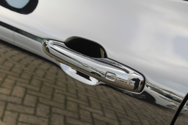 Volvo XC60 2.0 T8 Plug-in hybrid AWD Plus Black Edition | Luchtvering | Trekhaak | 360 Camera | Head-up | H&K