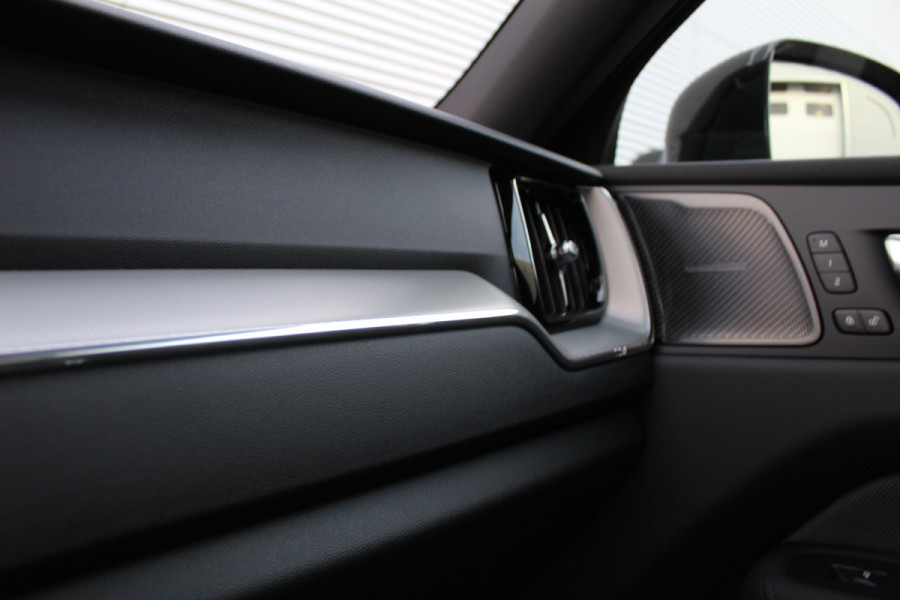 Volvo XC60 2.0 T8 Plug-in hybrid AWD Plus Black Edition | Luchtvering | Trekhaak | 360 Camera | Head-up | H&K