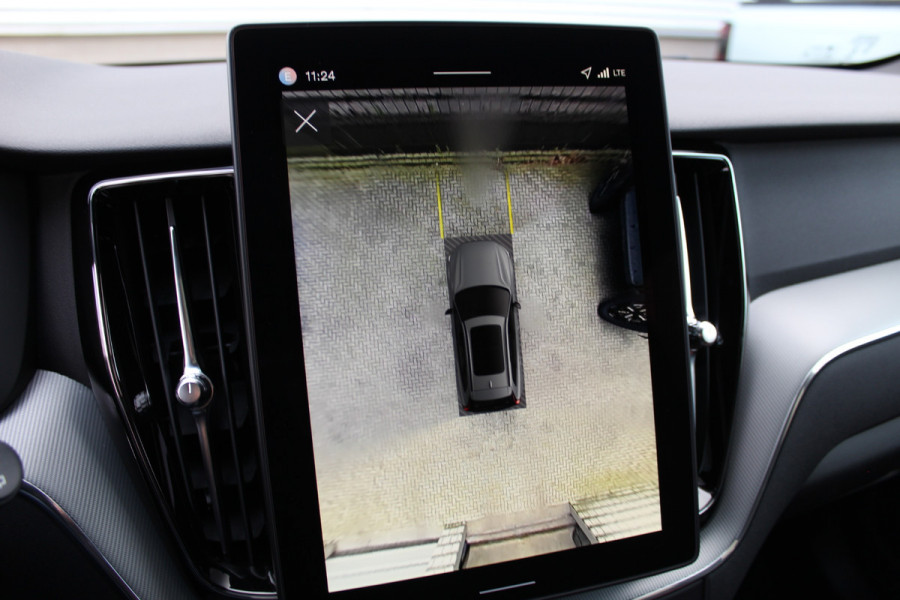 Volvo XC60 2.0 T8 Plug-in hybrid AWD Plus Black Edition | Luchtvering | Trekhaak | 360 Camera | Head-up | H&K