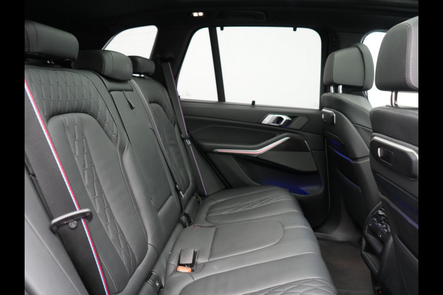 BMW X5 xDrive50e M Sport PRO Plug In Hybrid 490pk Dealer O.H. PHEV | Trekhaak Af Fabriek | Luchtvering | Panodak Skylounge | Adaptive Cruise | 360 Camera | Harman / Kardon | Merino Lederen Sportstoelen Memory & Verwarmd | Bekerhouders Verwarmd & Gekoeld | Stuur Verwarmd | Sfeerverlichting | Keyless | Blis | Navigatie | DAB |