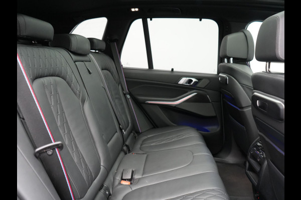 BMW X5 xDrive50e M Sport PRO Plug In Hybrid 490pk Dealer O.H. PHEV | Trekhaak Af Fabriek | Luchtvering | Panodak Skylounge | Adaptive Cruise | 360 Camera | Harman / Kardon | Merino Lederen Sportstoelen Memory & Verwarmd | Bekerhouders Verwarmd & Gekoeld | Stuur Verwarmd | Sfeerverlichting | Keyless | Blis | Navigatie | DAB |