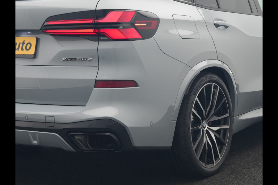 BMW X5 xDrive50e M Sport PRO Plug In Hybrid 490pk Dealer O.H. PHEV | Trekhaak Af Fabriek | Luchtvering | Panodak Skylounge | Adaptive Cruise | 360 Camera | Harman / Kardon | Merino Lederen Sportstoelen Memory & Verwarmd | Bekerhouders Verwarmd & Gekoeld | Stuur Verwarmd | Sfeerverlichting | Keyless | Blis | Navigatie | DAB |