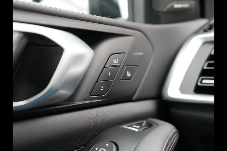 BMW X5 xDrive50e M Sport PRO Plug In Hybrid 490pk Dealer O.H. PHEV | Trekhaak Af Fabriek | Luchtvering | Panodak Skylounge | Adaptive Cruise | 360 Camera | Harman / Kardon | Merino Lederen Sportstoelen Memory & Verwarmd | Bekerhouders Verwarmd & Gekoeld | Stuur Verwarmd | Sfeerverlichting | Keyless | Blis | Navigatie | DAB |