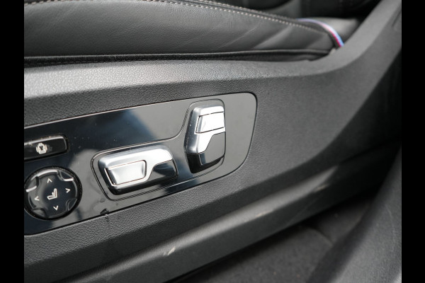 BMW X5 xDrive50e M Sport PRO Plug In Hybrid 490pk Dealer O.H. PHEV | Trekhaak Af Fabriek | Luchtvering | Panodak Skylounge | Adaptive Cruise | 360 Camera | Harman / Kardon | Merino Lederen Sportstoelen Memory & Verwarmd | Bekerhouders Verwarmd & Gekoeld | Stuur Verwarmd | Sfeerverlichting | Keyless | Blis | Navigatie | DAB |