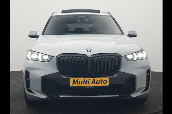 BMW X5 xDrive50e M Sport PRO Plug In Hybrid 490pk Dealer O.H. PHEV | Trekhaak Af Fabriek | Luchtvering | Panodak Skylounge | Adaptive Cruise | 360 Camera | Harman / Kardon | Merino Lederen Sportstoelen Memory & Verwarmd | Bekerhouders Verwarmd & Gekoeld | Stuur Verwarmd | Sfeerverlichting | Keyless | Blis | Navigatie | DAB |