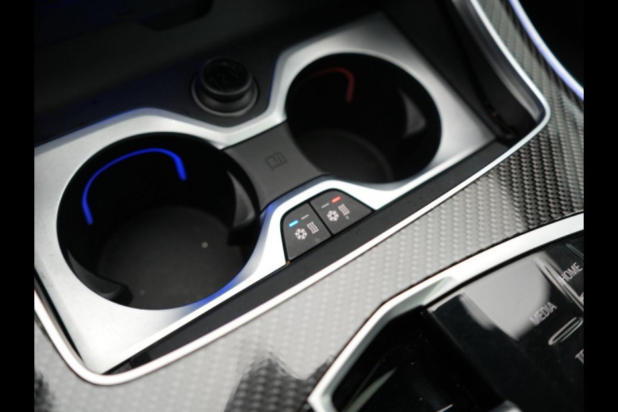 BMW X5 xDrive50e M Sport PRO Plug In Hybrid 490pk Dealer O.H. PHEV | Trekhaak Af Fabriek | Luchtvering | Panodak Skylounge | Adaptive Cruise | 360 Camera | Harman / Kardon | Merino Lederen Sportstoelen Memory & Verwarmd | Bekerhouders Verwarmd & Gekoeld | Stuur Verwarmd | Sfeerverlichting | Keyless | Blis | Navigatie | DAB |